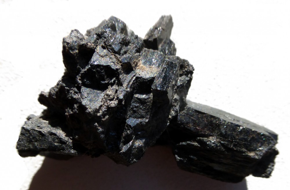 Hornblende1.thumb.jpg.1c185f4165073c0d2c922b26e64d25d2.jpg