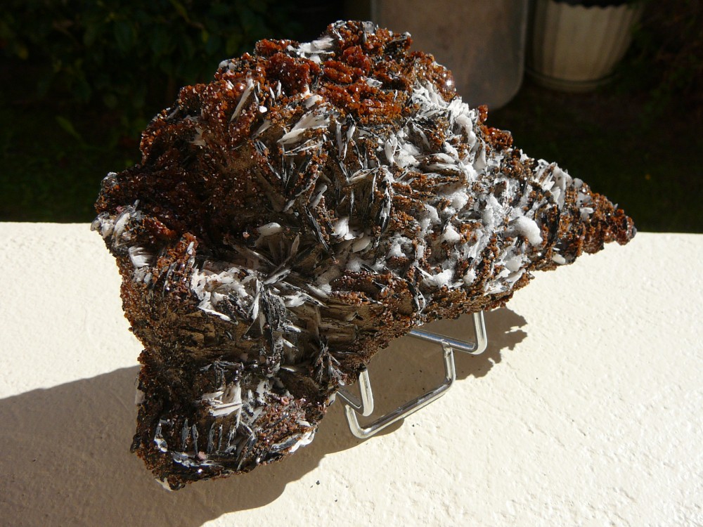 Vanadinite sur Baryte blanche (2).JPG