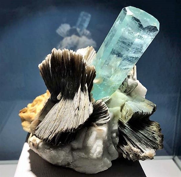 aquamarine-muscovite-pakistan.jpg