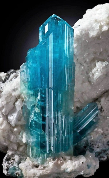 euclase-cristal-mineral.jpg