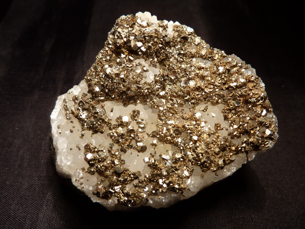 Pyrite sur Quartz 25-12-2017 (4).JPG