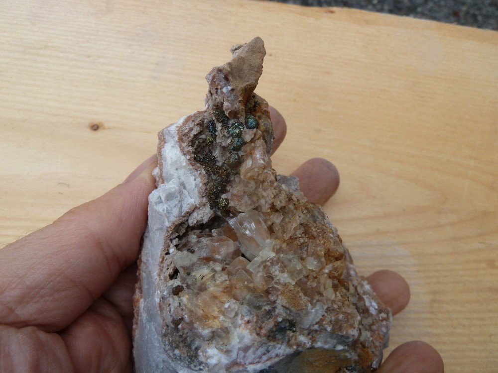 Pyrite sur Calcite 27-05-2018 (2).JPG