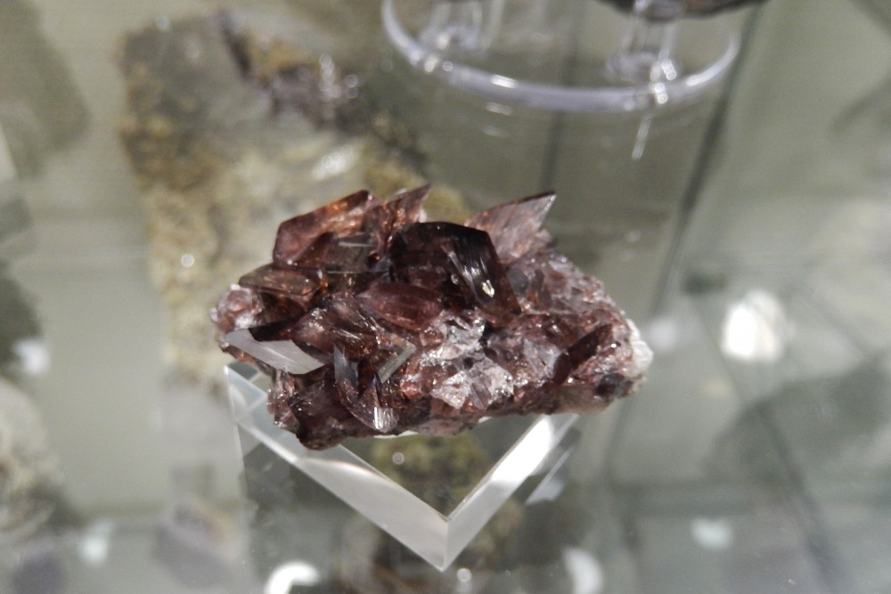 Axinite (Armentier, oisans, France) 4.JPG