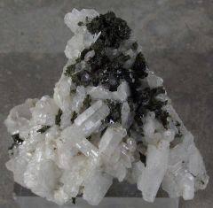 Epidote sur Albite