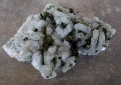 Epidote sur Albite